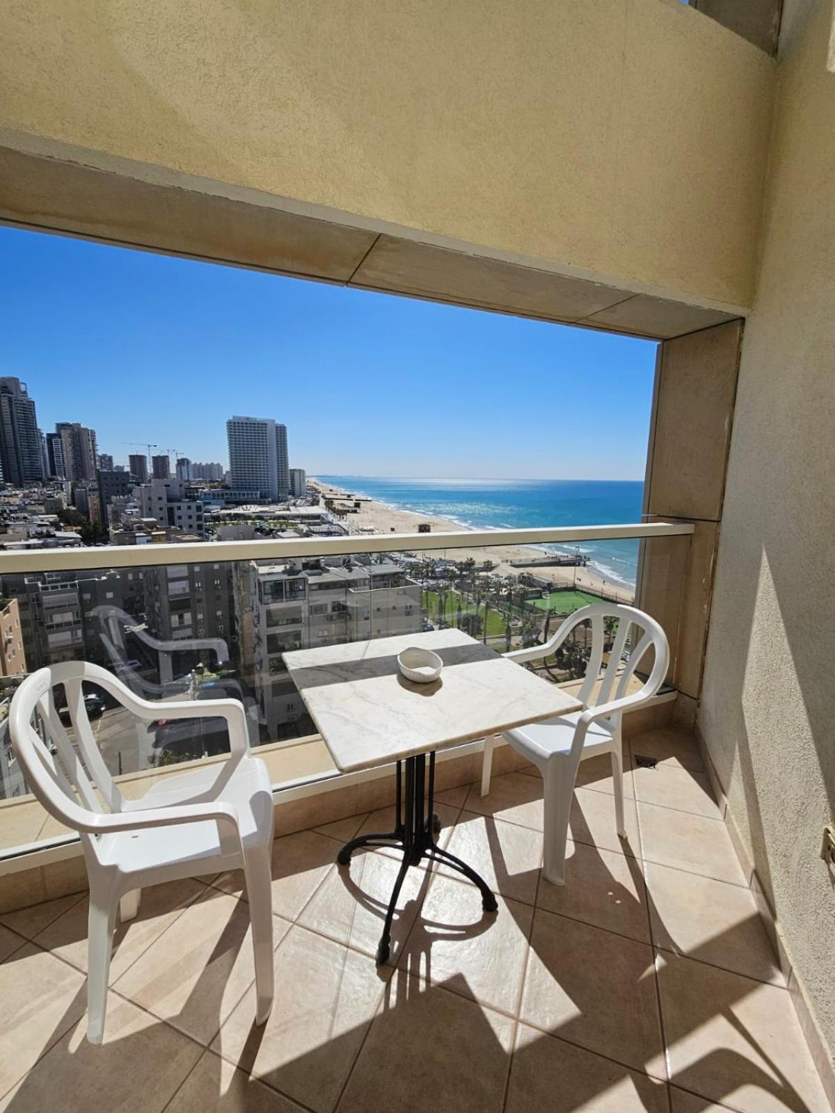 Go To Apartments In Leonardo Bat Yam Exterior photo