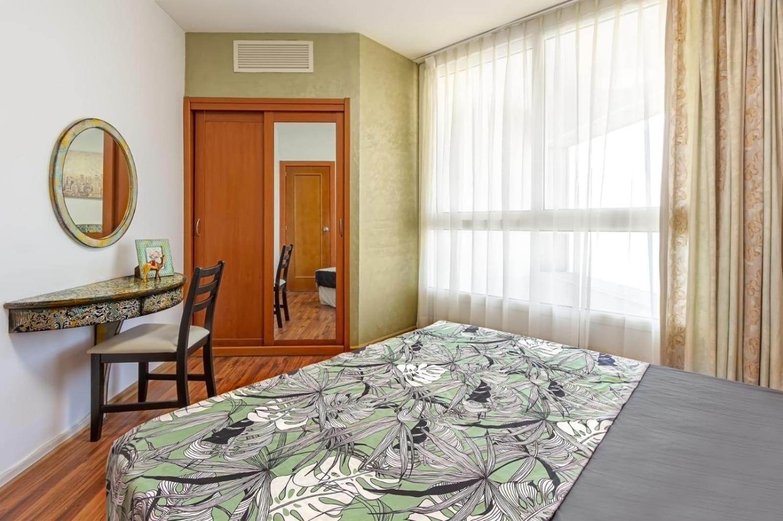 Go To Apartments In Leonardo Bat Yam Room photo