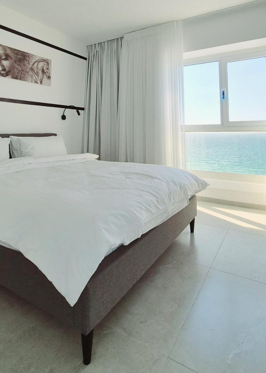 Go To Apartments In Leonardo Bat Yam Room photo