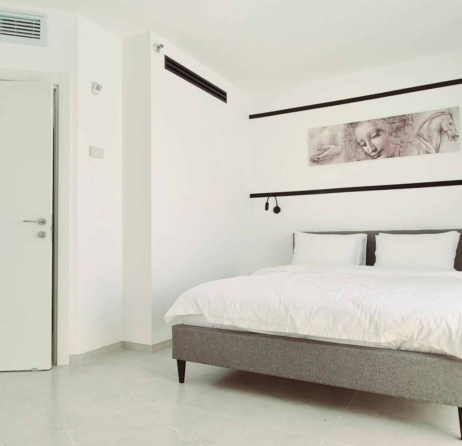 Go To Apartments In Leonardo Bat Yam Room photo