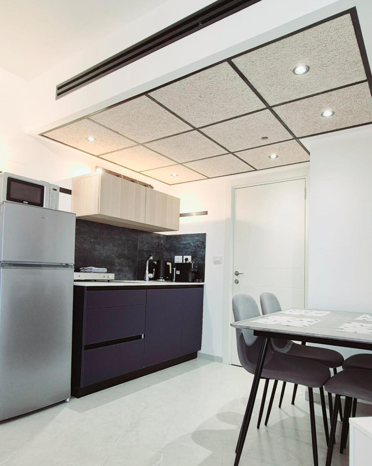 Go To Apartments In Leonardo Bat Yam Room photo