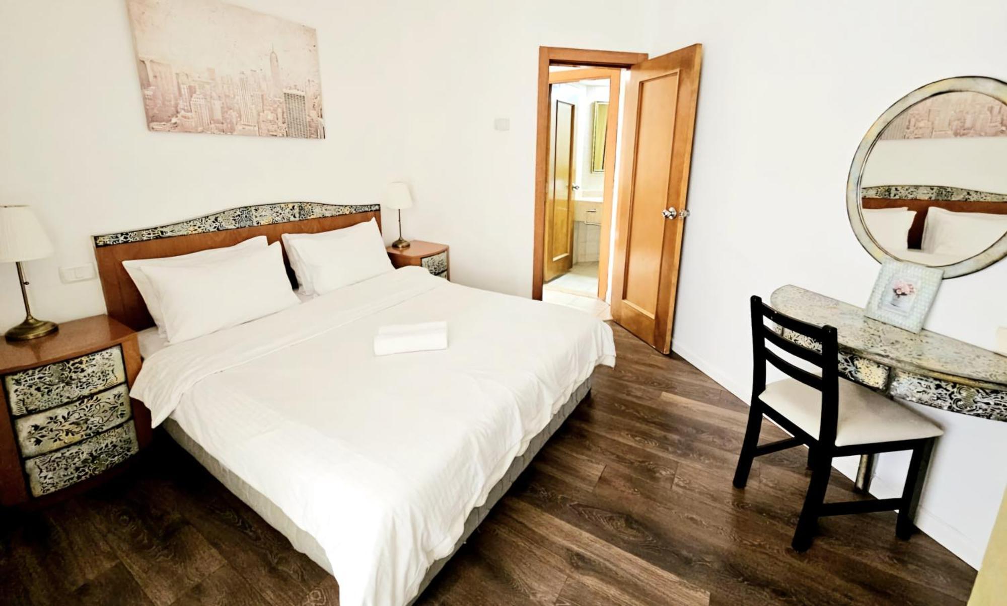 Go To Apartments In Leonardo Bat Yam Room photo